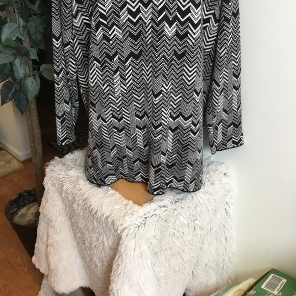 SIMPLY Emma black white 1X Cardigan w/pockets - Picture 11 of 14